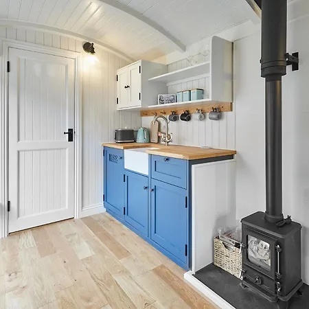 Host & - The Lobster Pot *