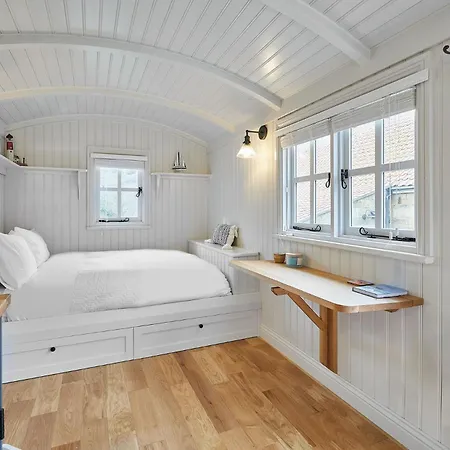 Host & - The Lobster Pot